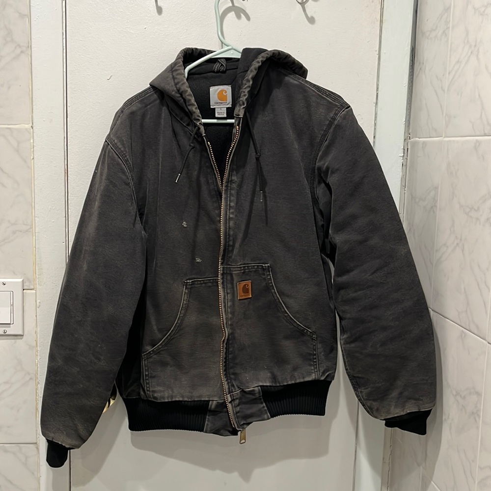 Small black quilted carhartt jacket
